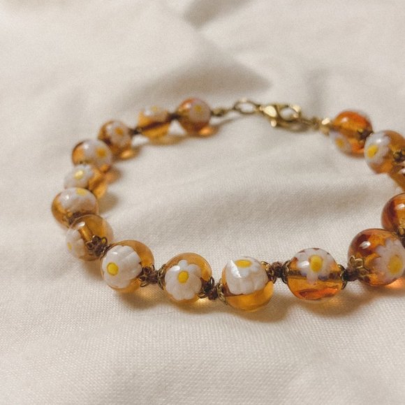 Daisy Faux Amber Glass Bead Knotted Bracelet - Picture 4 of 10